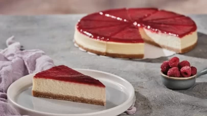 Frambuazlı Cheesecake Tarifi: Malzemeleri, Pişirme Süresi ve Yapılışı