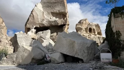 Kapadokya'da peribacası yıkıldı