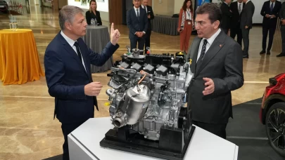 OYAK Genel Müdürü Murat Yalçıntaş, Renault'nun Bursa üssünde üretim hattını inceledi