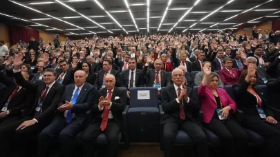 CHP’de kurultay komedisi! Güven oylaması güvensizliğe döndü