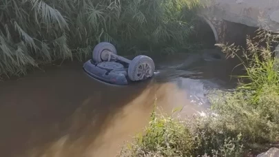 Otomobil sulama kanalına devrildi