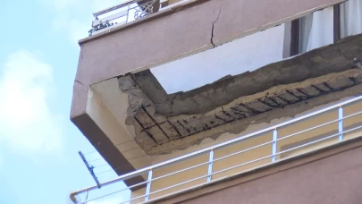 Güngören'de 5 katlı binada balkon çöktü