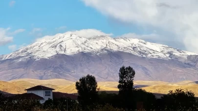 Süphan Dağı beyaza büründü