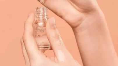 Cilt lekeleriyle savaşta hangisi daha etkili? Arbutin serum mu, krem mi?