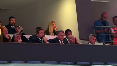 Bakan Bak ile başkanlar Adalı ve Saran derbiyi birlikte izledi