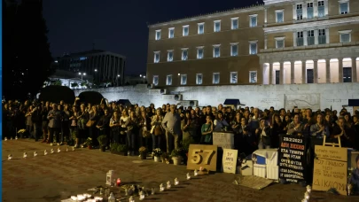 Yunanistan'da oğlunun ölüm nedeninin netleştirilmesi için açlık grevi yapan babaya destek eylemi