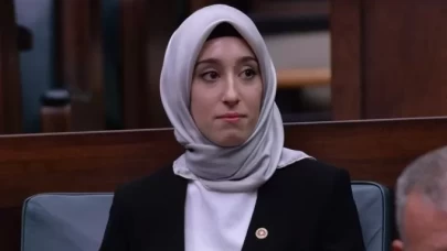 AK Parti İstanbul Milletvekili Rümeysa Kadak, Oxford'un yeni reklam yüzü oldu