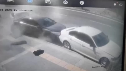 Kars’ta bir sürücü fren yerine gaza bastı! 4 araca çarptı