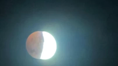 Adıyaman’da "Kanlı Ay" gökyüzünü kızıl renge bürüdü