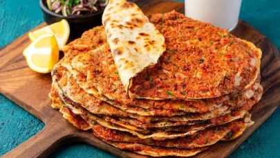 Lahmacun Tarifi: İnce Hamurda Bol Malzeme