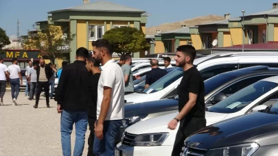 Van açık oto pazarı havaların serinlemesiyle hareketlendi