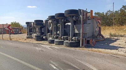 Balıkesir'de tır kazası: Kimyasal madde sızıntısına karşı tedbir alındı