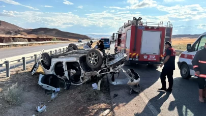 Çorum'da otomobil devrildi: 2'si ağır 3 yaralı