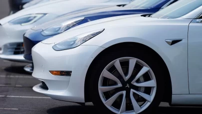 Tesla kapı kollarını yeniden tasarlıyor