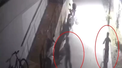 Çocukların bisiklet hırsızlığı kamerada