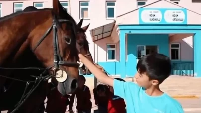 Atlı timlerden okul çevrelerinde güvenlik önlemi