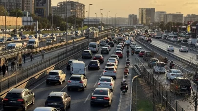 İstanbul'da haftanın son iş gününde trafik yoğunluğu yüzde 74'e ulaştı