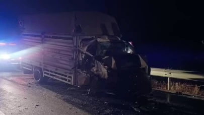 Bilecik'te hafif ticari araç kamyonetle çarpıştı: 1 ölü, 2 yaralı