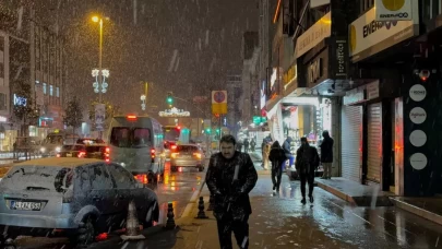 İstanbul’da kar yağışı aralıklarla etkisini sürdürüyor