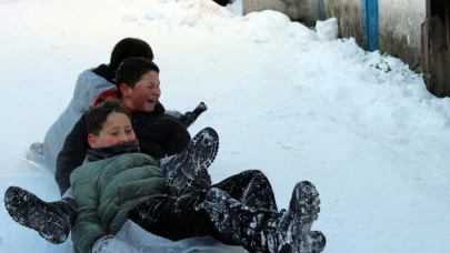 Azdavay’da çocukların kar pistinde unutulmaz anları