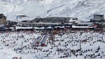 Erciyes’te rekorlar mevsimi: 1 ay dolmadan 1 milyon ziyaretçi!