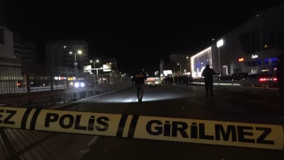 Çekmeköy’de feci kaza: Makas atıp aşırı hız yapan araç kuryenin canını aldı, sürücü kaçtı