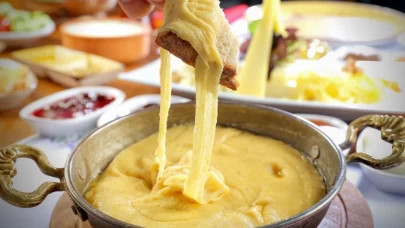 Asla şaşmayan "soğuk su" sırrıyla uzayan mıhlama tarifi!