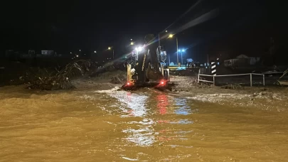 Çanakkale’de Kepez Çayı taştı, yollar göle döndü!