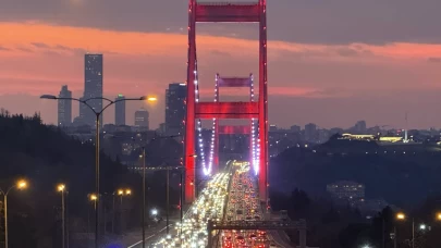 İstanbul trafiği akşam saatlerinde kilitlendi: Yoğunluk yüzde 85’e çıktı
