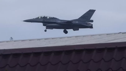 Tayvan'da F-16 savaş uçağı eğitim uçuşunda düştü