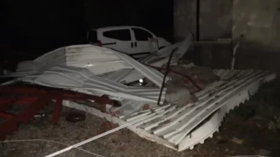 Antalya'da hortum dehşeti: Evlerin çatısı uçtu, ağaçları kökünden söktü, otomobil ters döndü