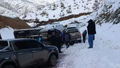 Hakkari'de feci kaza! Kamyonet köprü yakınlarında kaza yaptı
