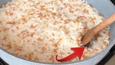 Pirinç pilavını tane tane yapan tüyo; Ayrıca pilav bembeyaz parlak oluyor