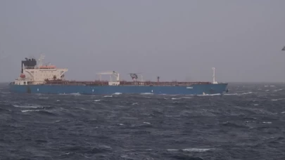 Macron duyurdu: Fransa'dan Rus tankere baskın