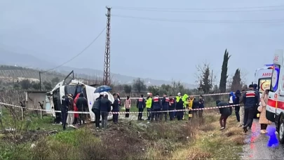 Memur servisi kaza yaptı