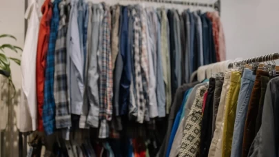 Gardırobun yıldızı: Her stile uygun kadın gömlek kombinleri