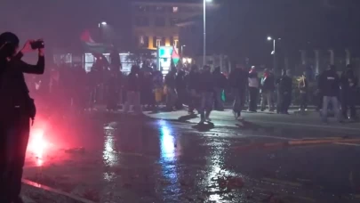 İtalya'da korkunç görüntüler: 15 bin kişi meydanlara indi, polis aracı ateşe verildi