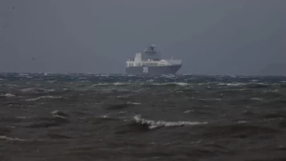 Çanakkale Boğazı'nda çift taraflı lodos engeli!