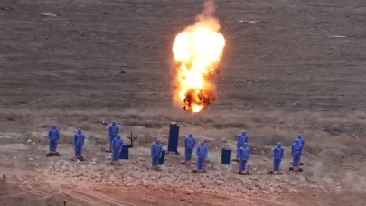 Türkiye'den bir ilk daha: İHA KARGU sürüsü canlı mühimmatla tam isabetle vurdu!
