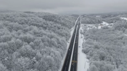 Bolu Dağı’nda kar etkisi: Ormanlar ve yollar aynı karede