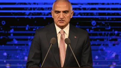 Bakan Ersoy duyurdu: Turizmde tarihi rekor! 2025’te 65,2 milyar dolar gelir