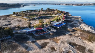 Adana’da göl kıyısında kaçak yapıya izin yok
