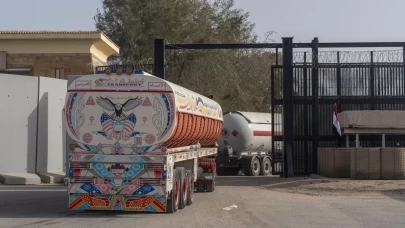 Türkiye'den Gazze'ye yardım eli: 1400 tonluk insani yardım Refah Sınır Kapısı'ndan geçti