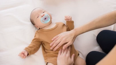 Gaz sancısına son: Bebekleri rahatlatan pozisyonlar