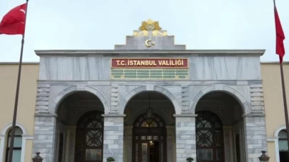 İstanbul Valiliği: KMO Kınalı gişeleri Ankara istikametinde meydana gelen trafik kazasında 3 yolcudan 2’si olay yerinde hayatını kaybetti