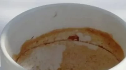 Fincanlardaki kahve lekesine son! Çamaşır suyu değil, bu karışım ışıl ışıl yapıyor