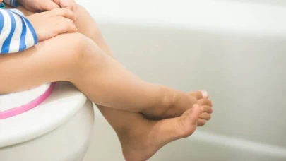 Bebeklerde tuvalet eğitimi rehberi: Ne zaman başlamalı ve nasıl öğretilmeli?