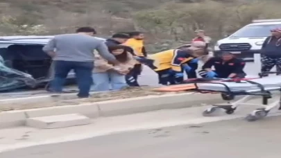 Hatay’da otomobil savruldu: Araç yan yattı, 5 kişi hastanelik oldu