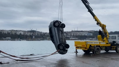 Denize uçan otomobil sabah saatlerinde vinçle tahliye edildi