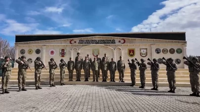 Kara Kuvvetleri Komutanı Orgeneral Tokel sınıra indi...